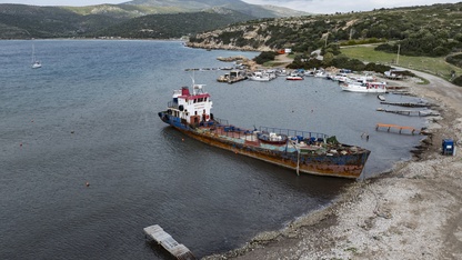 İzmir'de koyda kaçak sökümü yapılan hurda gemiye 2 milyon 850 bin lira para cezası