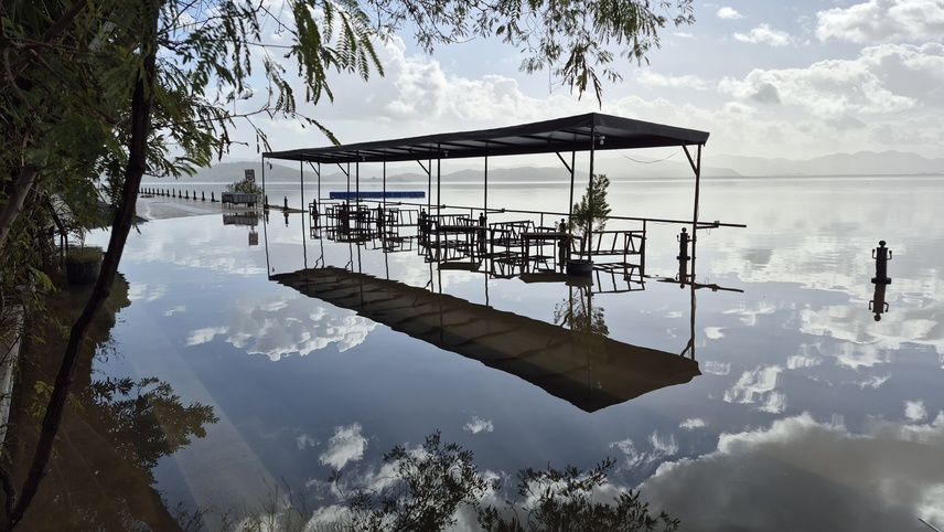 Muğla'da Köyceğiz Gölü taştı, ev ve iş yerlerini su bastı