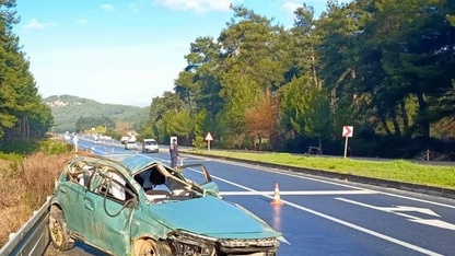 Muğla'da bariyere çarpan otomobildeki 1 kişi öldü, 1 kişi yaralandı