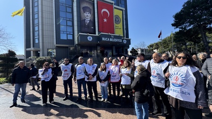 Buca Belediyesinde görevli memurlar ödenmeyen alacakları için eylemlerini sürdürdü