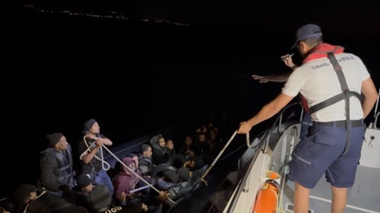 İzmir açıklarında 42 düzensiz göçmen kurtarıldı