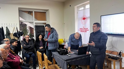 Datça’da badem üreticilerine hastalık ve zararlılarla mücadele eğitimi verildi