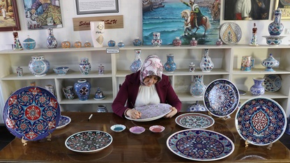 Üniversite için geldiği Kütahya'da çini ustası oldu