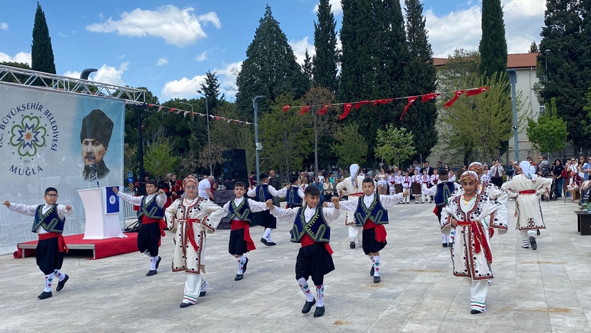 Muğla'da Uluslararası Çocuk Şenliği Halk Dansları gösterisi yapıldı