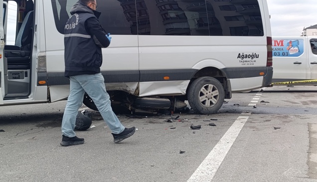 Afyonkarahisar'da minibüsün motosiklete çarpması sonucu bir kişi yaralandı