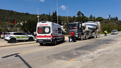 Bodrum'da beton mikserinin çarptığı yaya öldü