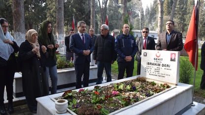 Turgutlu'da 18 Mart nedeniyle şehitlikte anma programı düzenlendi