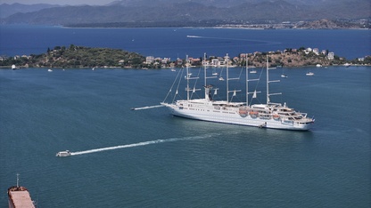 En büyük yelkenli yolcu gemilerinden "Club Med 2" Fethiye Körfezi’ne demirledi