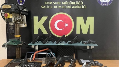 Manisa'da yasa dışı silah ticareti yaptığı iddia edilen şüpheli tutuklandı