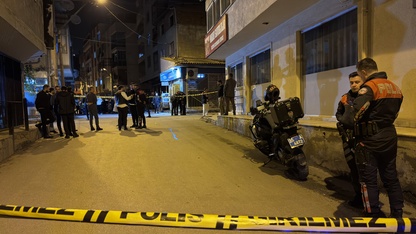 İzmir'de silahlı saldırıya uğrayan 1 kişi öldü, 3 kişi yaralandı