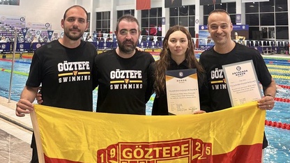 Milli yüzücü Derin Akar, Antalya'daki şampiyonada 11 yıllık Türkiye rekorunu kırdı