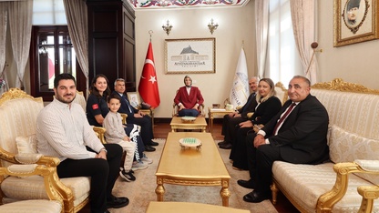 Afyonkarahisar Valisi Yiğitbaşı, başarılı iki personele belge verdi