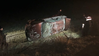 Kütahya'da tarlaya devrilen otomobildeki 1 kişi öldü, 1 kişi yaralandı