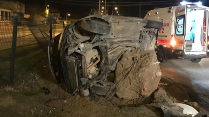 Afyonkarahisar'da aydınlatma direğine çarpan otomobildeki 4 kişi yaralandı