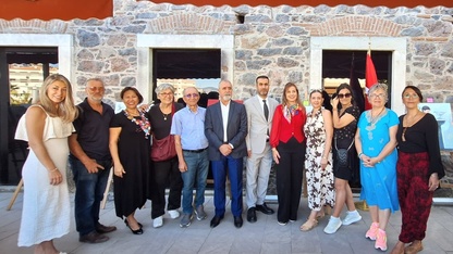 İzmir'de "Dünya Barış Günü" sergisinden Gazze'ye destek