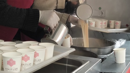 Kütahya'da Vakıflar Bölge Müdürlüğünden vatandaşlara salep ikramı