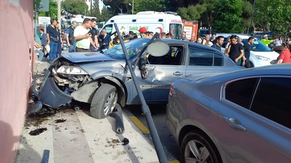 Manisa'da trafik kazasında 3 kişi yaralandı
