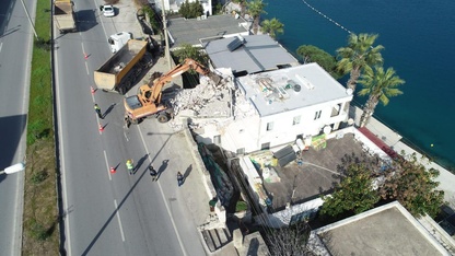 Bodrum'da Hazine arazisine inşa edilen 2 kaçak yapıda yıkım başlatıldı