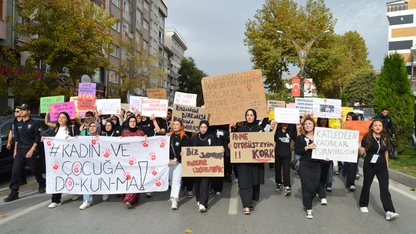 Kütahya'da üniversite öğrencileri kadına yönelik şiddete tepki gösterdi