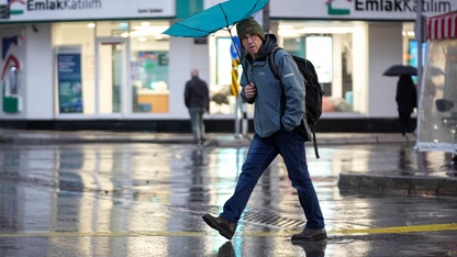 İzmir'de sağanak etkili oluyor