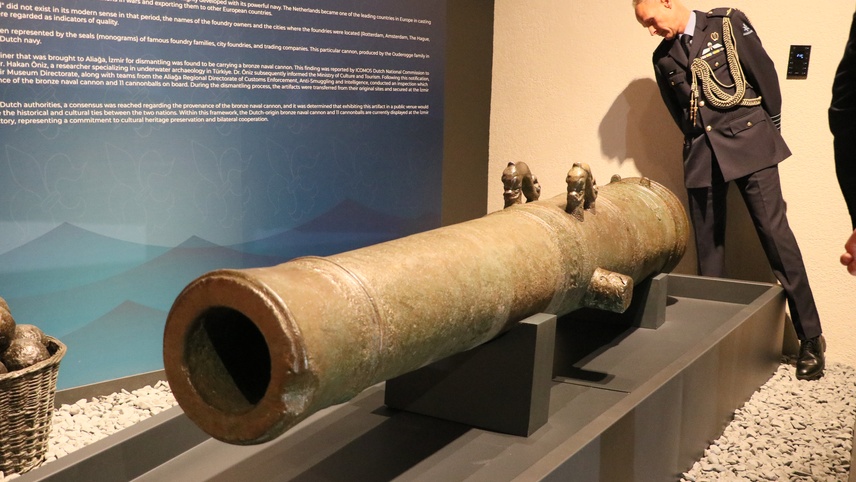 Gemi sökümünde ele geçirilen bronz gemi topu ve gülleleri İzmir'de görücüye çıktı