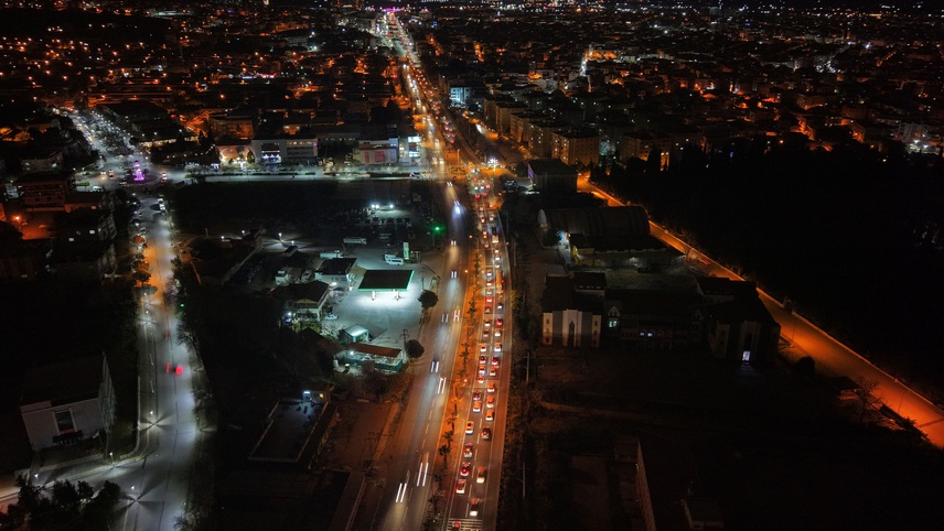 Manisa'da bayram tatilinin ikinci gününde trafik yoğunluğu yaşanıyor