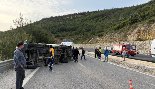 Aydın'da otomobil ile minibüs çarpıştı, 12 kişi yaralandı