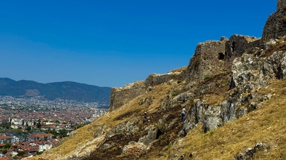 Fethiye Kalesi kazı alanındaki otluk alanda çıkan yangın söndürüldü