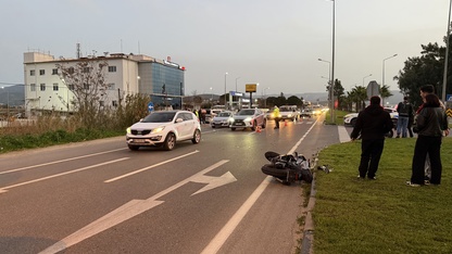Aydın'da motosikletle hafif ticari aracın çarpışma anı kamerada