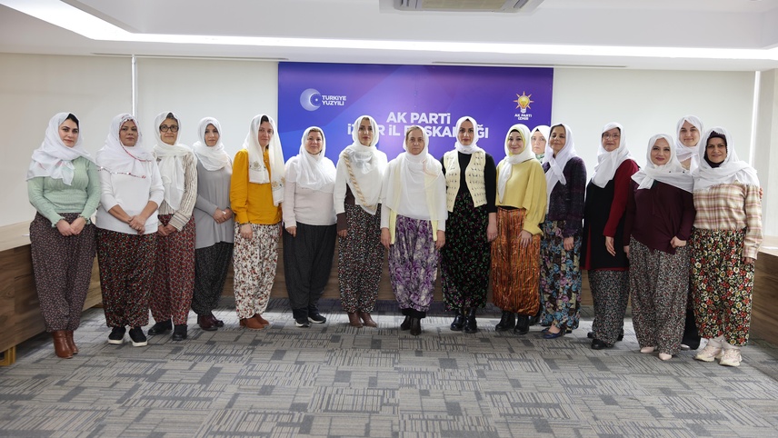 AK Partili kadınlardan Başkan Güneş'e şalvarlı destek 