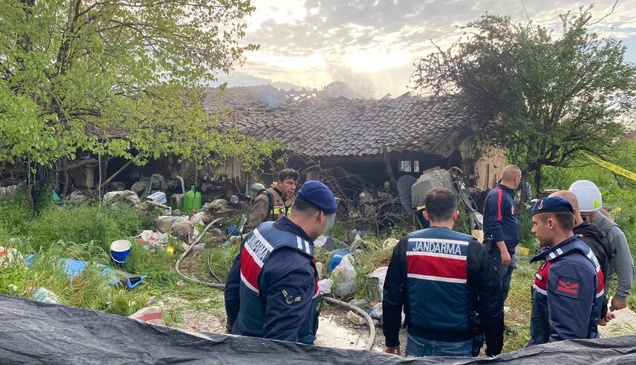 Manisa'da bağ evinde çıkan yangında 90 yaşındaki kişi öldü