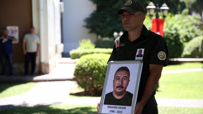 İzmir'deki yangına müdahale ederken şehit olan dozer operatörü Demir için tören düzenlendi