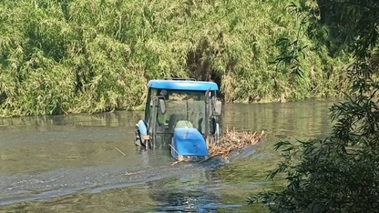 Aydın'da traktörüyle geçmeye çalıştığı nehirde mahsur kalan kişi kurtarıldı