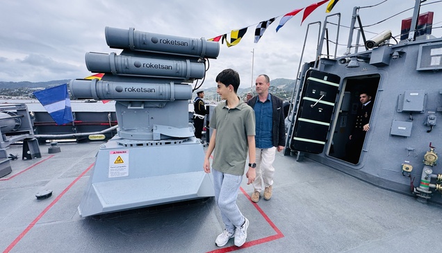 Muğla'da askeri gemiler ziyarete açıldı