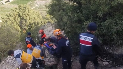Uşak'ta dere yatağına düşen kişi yaralandı