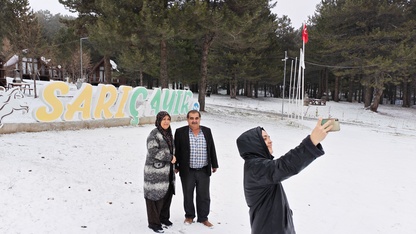 Manisa'da sezonun ilk kar yağışı etkili oldu