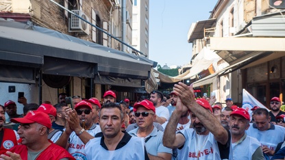 İzmir Büyükşehir Belediyesinin işten çıkardığı işçiler eylemlerini sürdürüyor