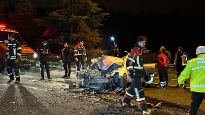 Uşak'ta tıra arkadan çarpan otomobilin sürücüsü öldü