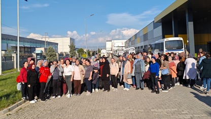 Manisa'da tekstil fabrikası çalışanlarından maaş eylemi