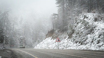Kütahya'da kar ve sis etkili oluyor