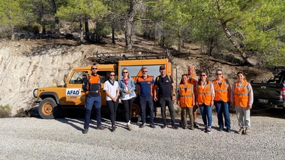 Fethiye'de ormanlık alanda kaybolan 2 kişi kurtarıldı