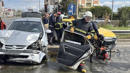 Aydın'da iki otomobilin çarpıştığı kazada 2 kişi yaralandı