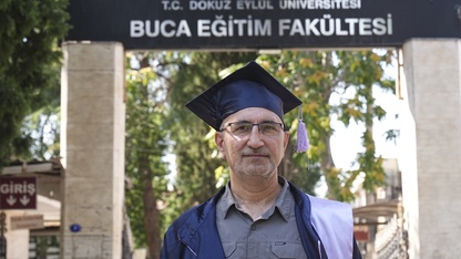 Emekli askerin mesleki disiplini kendisini 52 yaşında fakülte birincisi yaptı
