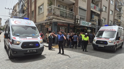 Manisa'da 3 motosikletin çarpışma anları güvenlik kamerasında