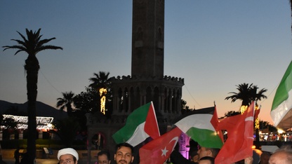 İzmir'de İsrail'in Küresel Sumud Filosu'na saldırısına tepki gösterildi