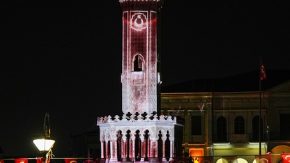İzmir Kültür Yolu Festivali'nde, İzmir Saat Kulesi dijital sanatla ışıklandı