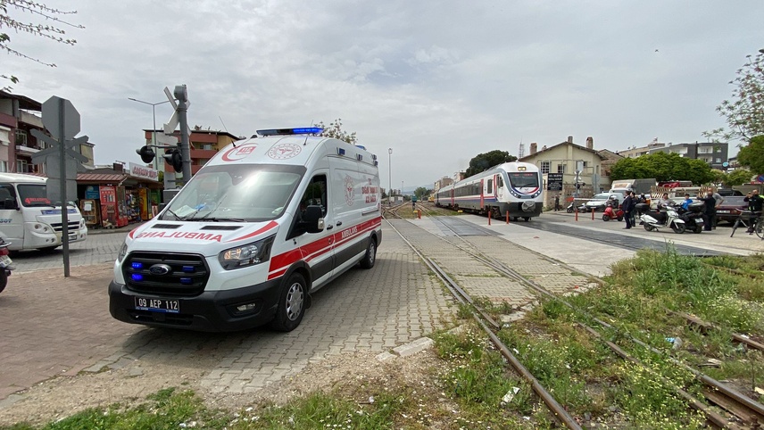 Aydın'da hemzemin geçitte bayılan kişi nedeniyle tren seferinde gecikme yaşandı