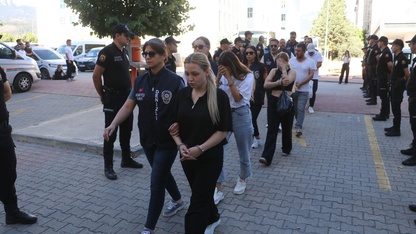 Denizli merkezli dolandırıcılık operasyonunda 17 zanlı tutuklandı