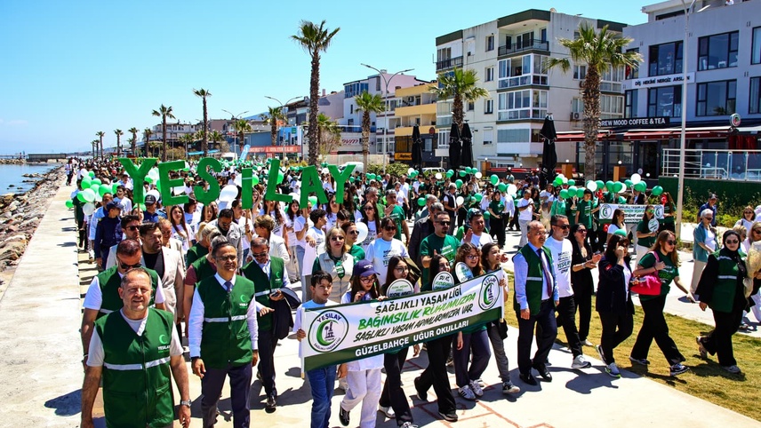 İzmir'de sağlıklı yaşam için yürüyüş düzenlendi