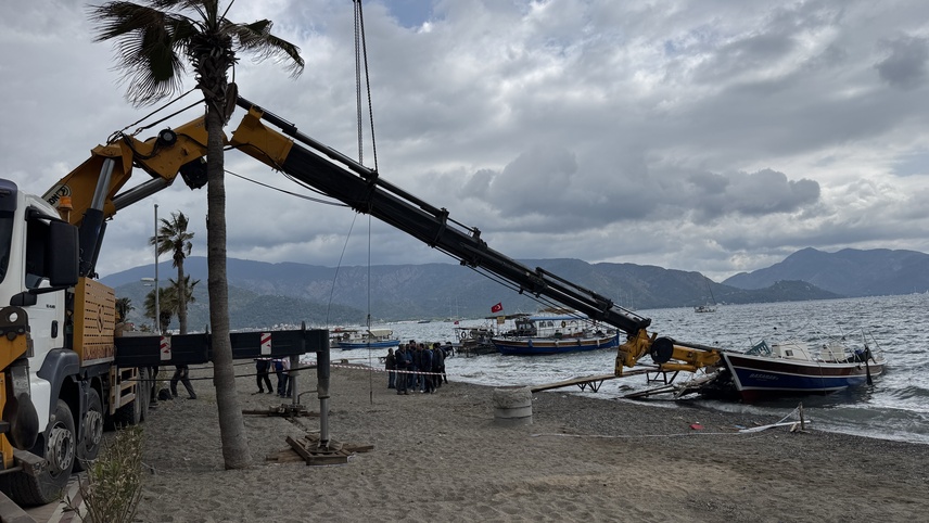 Marmaris'te kırılan vinç taşıma kolunun altında kalan işçi öldü